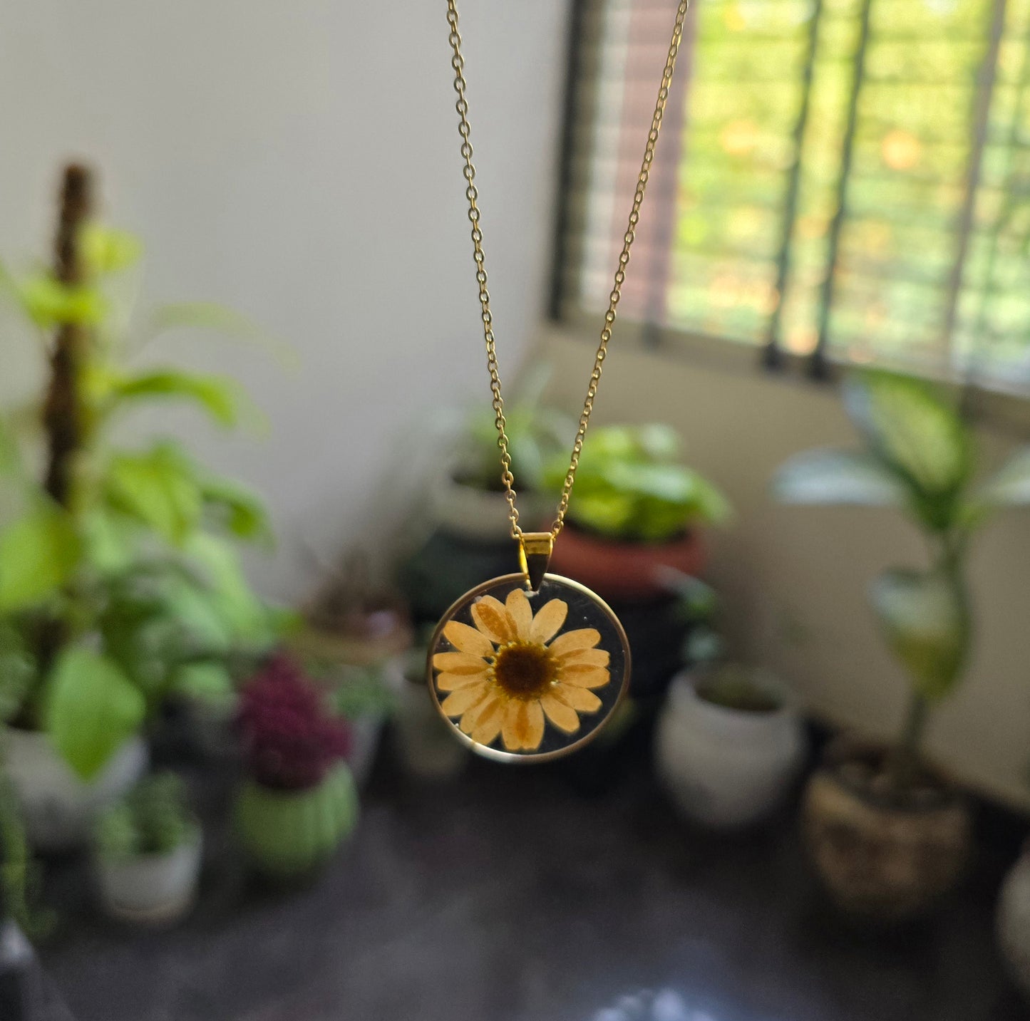 Sunshine Bloom Resin Pendant: Vibrant Yellow Flower Necklace