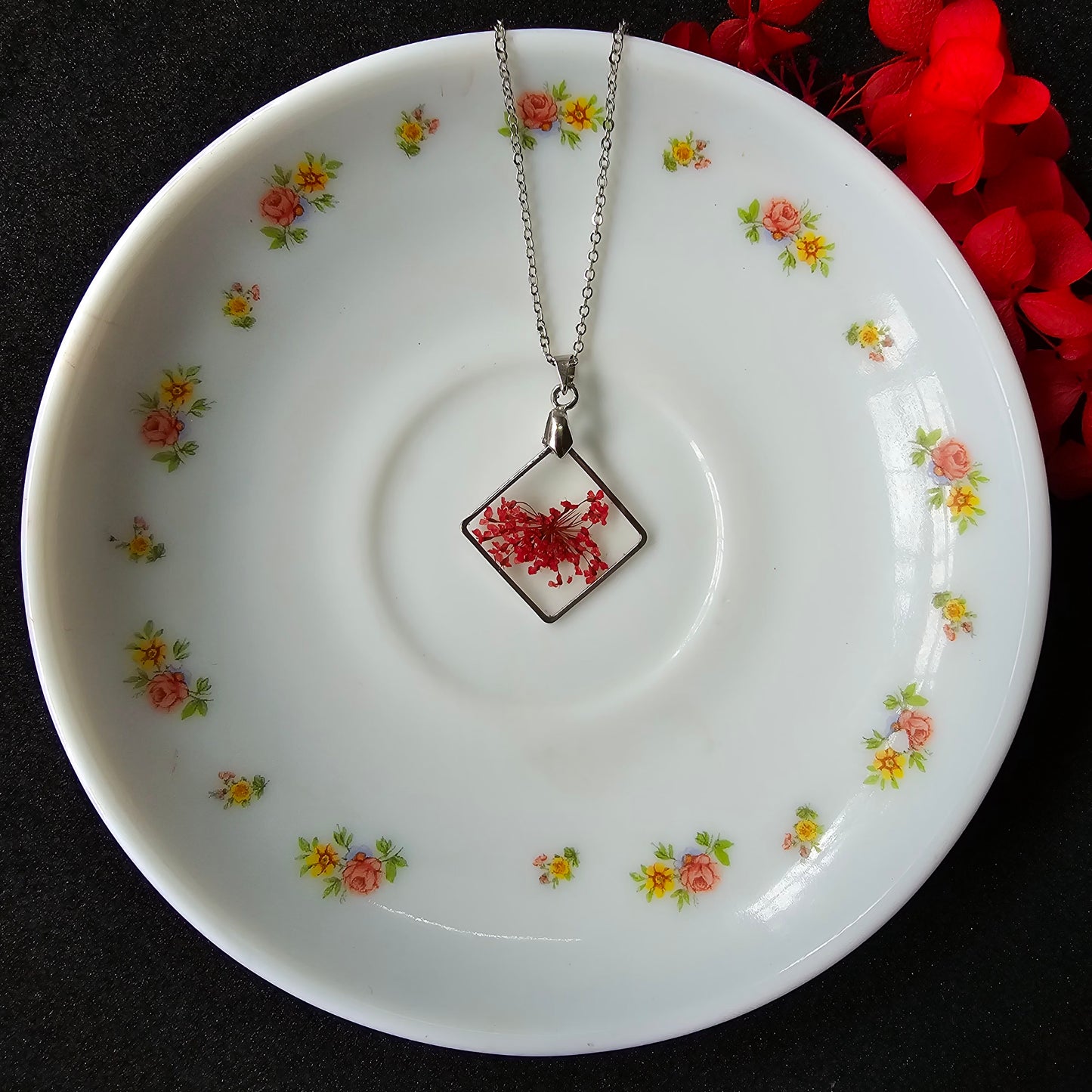 Queen Anne's Lace Pendant - Red Floral Elegance in Rectangle