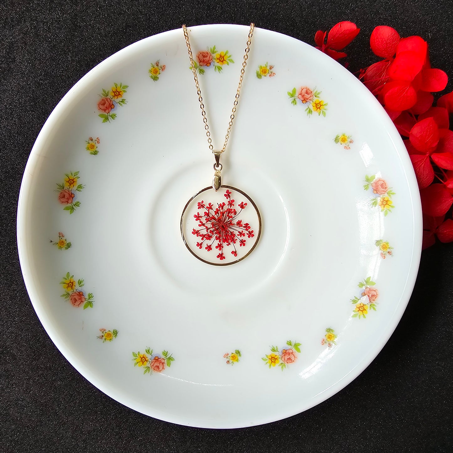 Queen Anne's Lace Pendant - Red Floral Elegance