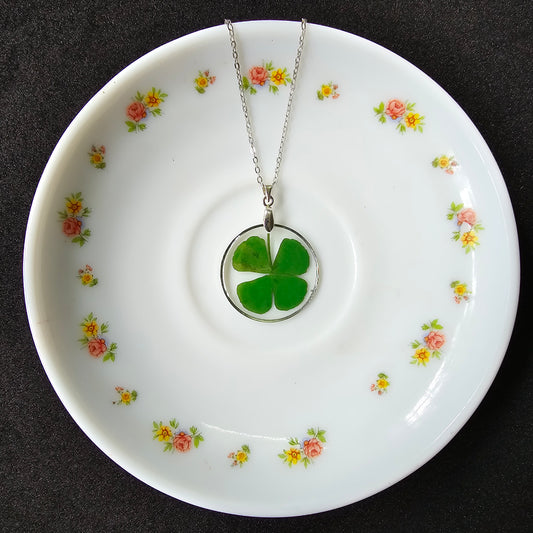 Nature-Inspired Lucky Clover Pendant - Green Charm