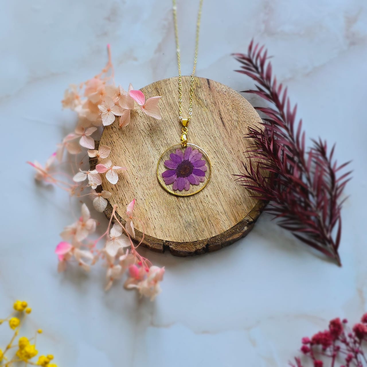 Purple Daisy Pendant – Nature-Inspired Resin Jewelry