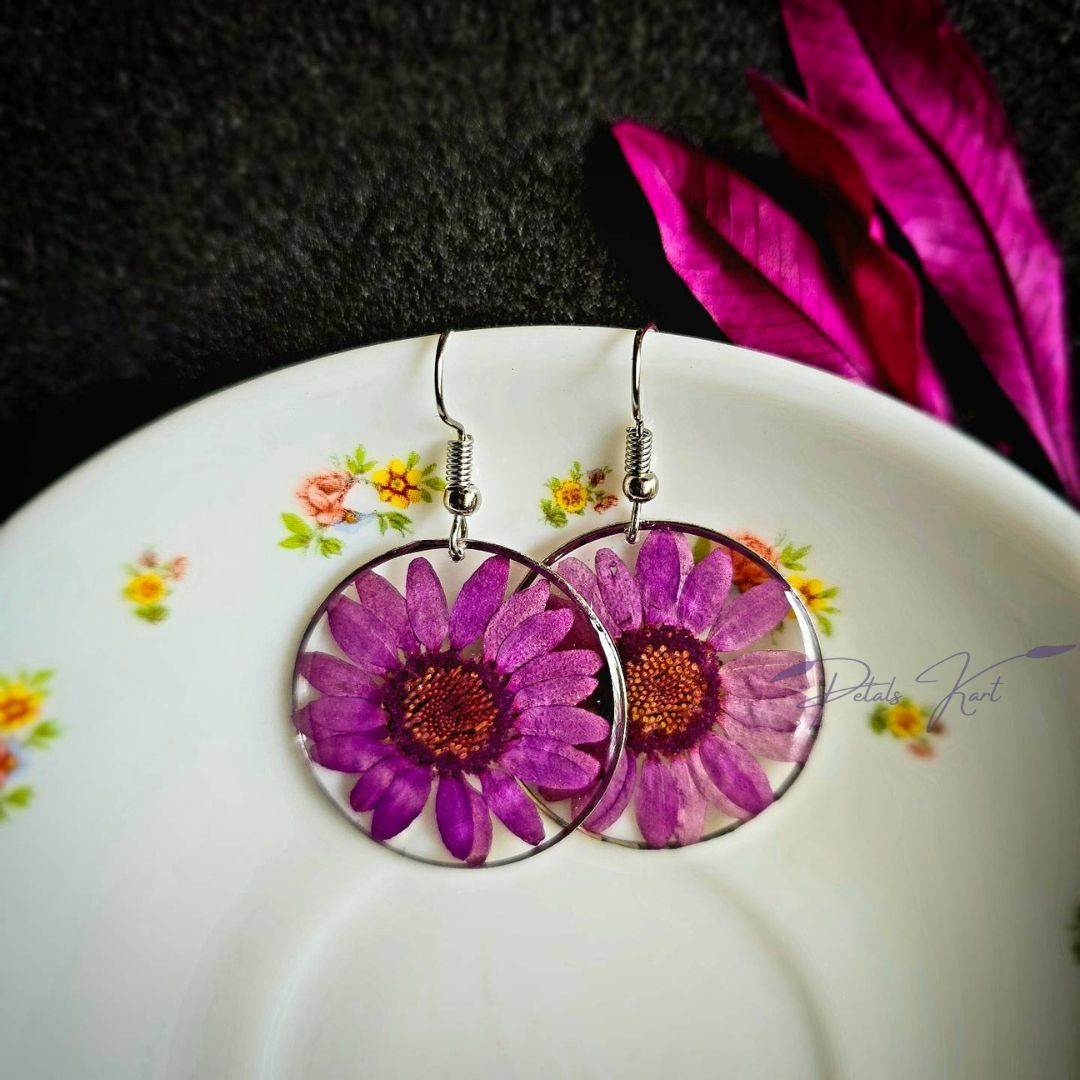 Purple Daisy Flower Earrings – A Touch of Springtime Elegance